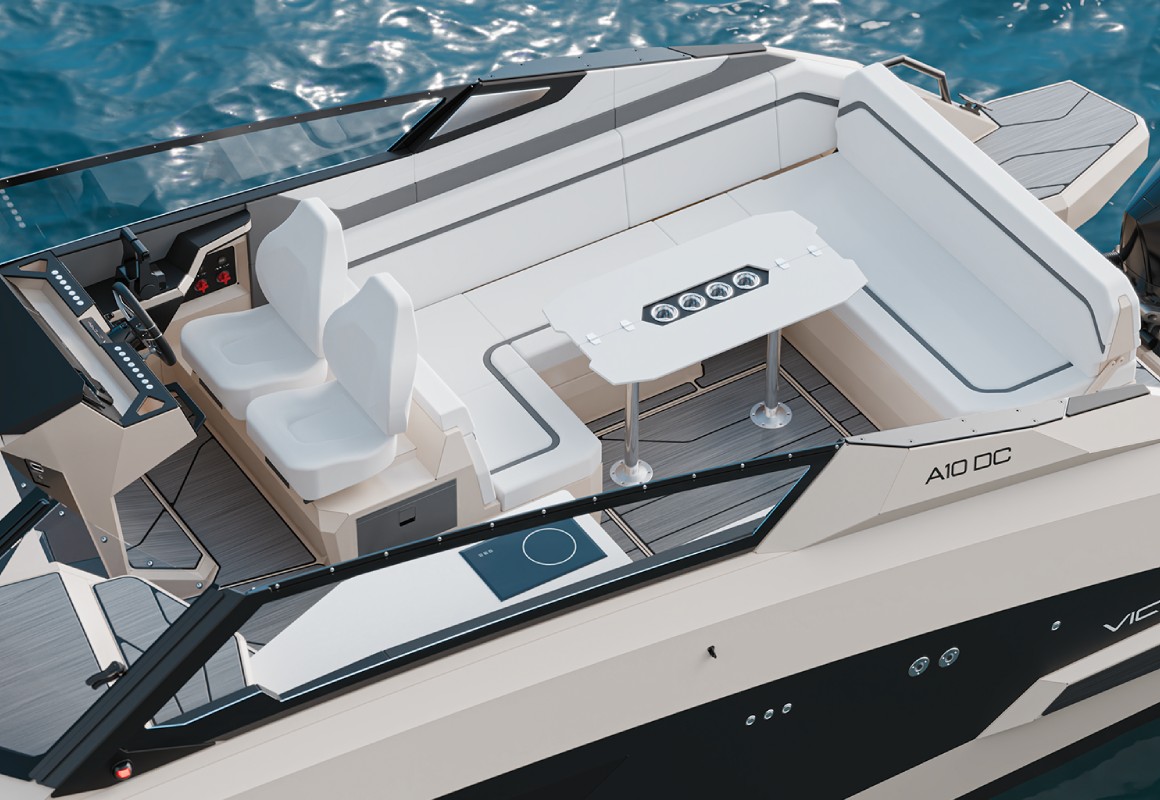просторный кокпит A10 DC